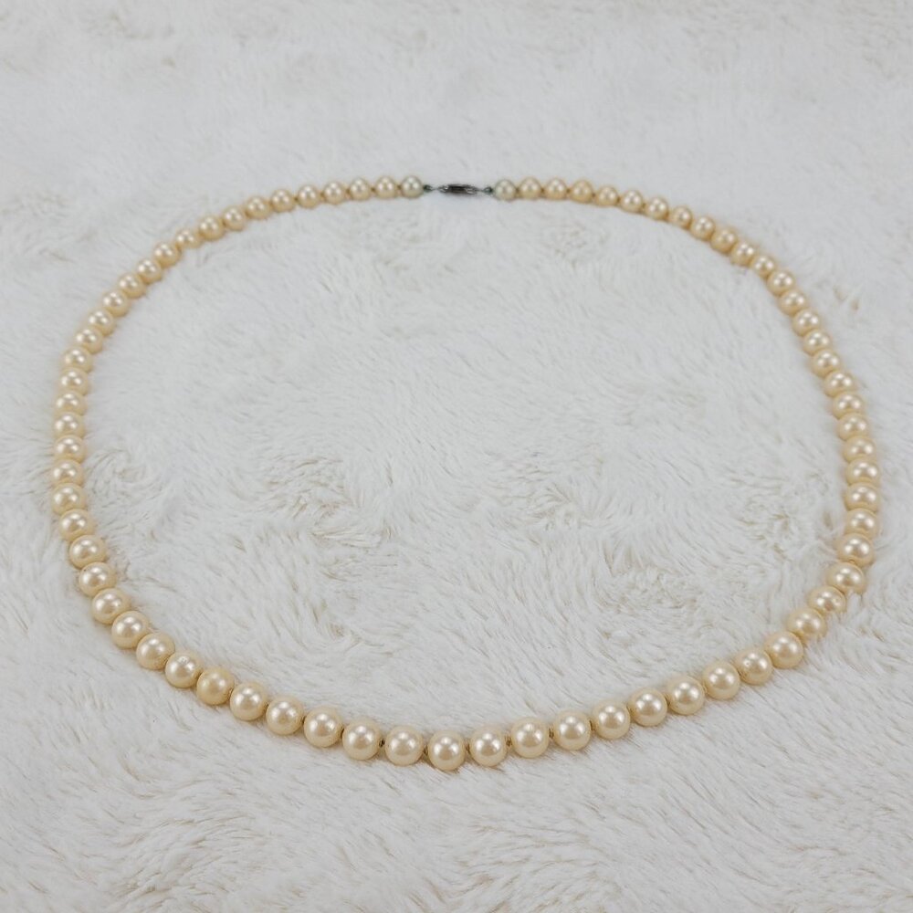 1950's Vintage Single Strand Pearl Bead Necklace